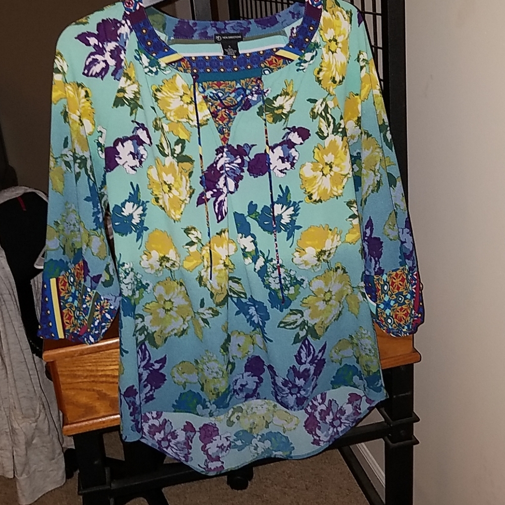 Colorful flowing lace up ND blouse